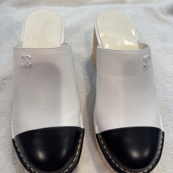 Chanel 2016 Interlocking CC Mule Size 39 white and black - Picture 1 of 8